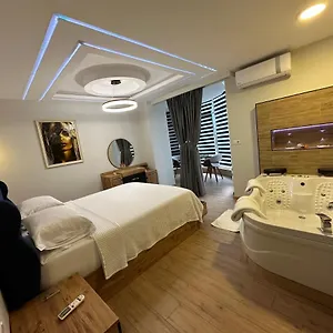  Appartamento Deluxe In Center Albania